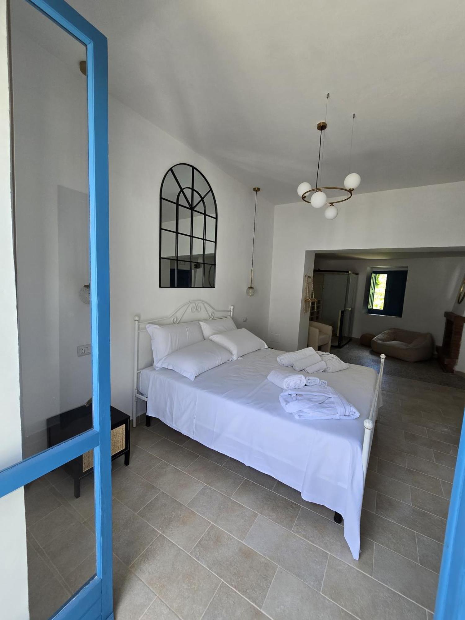 Terra Muronis Hotel Diffuso Castel Morrone Esterno foto