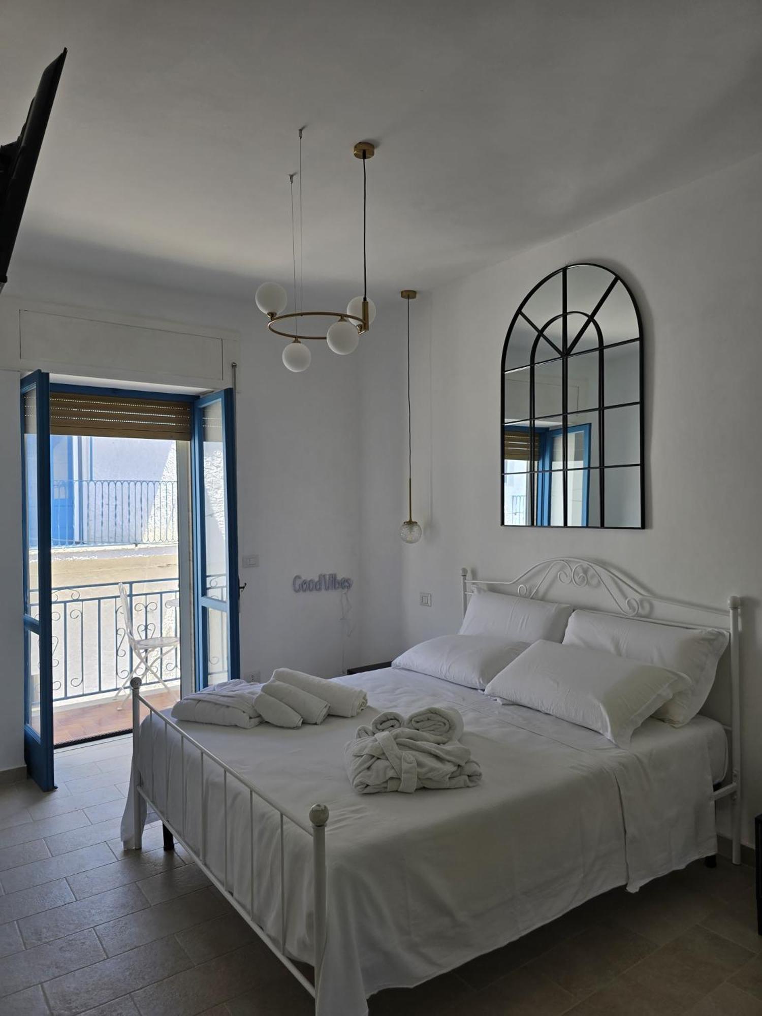 Terra Muronis Hotel Diffuso Castel Morrone Esterno foto