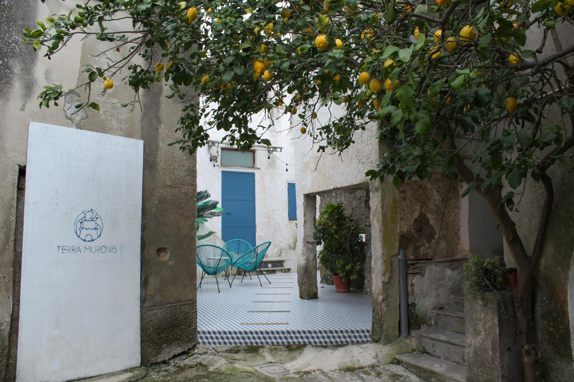 Terra Muronis Hotel Diffuso Castel Morrone Esterno foto